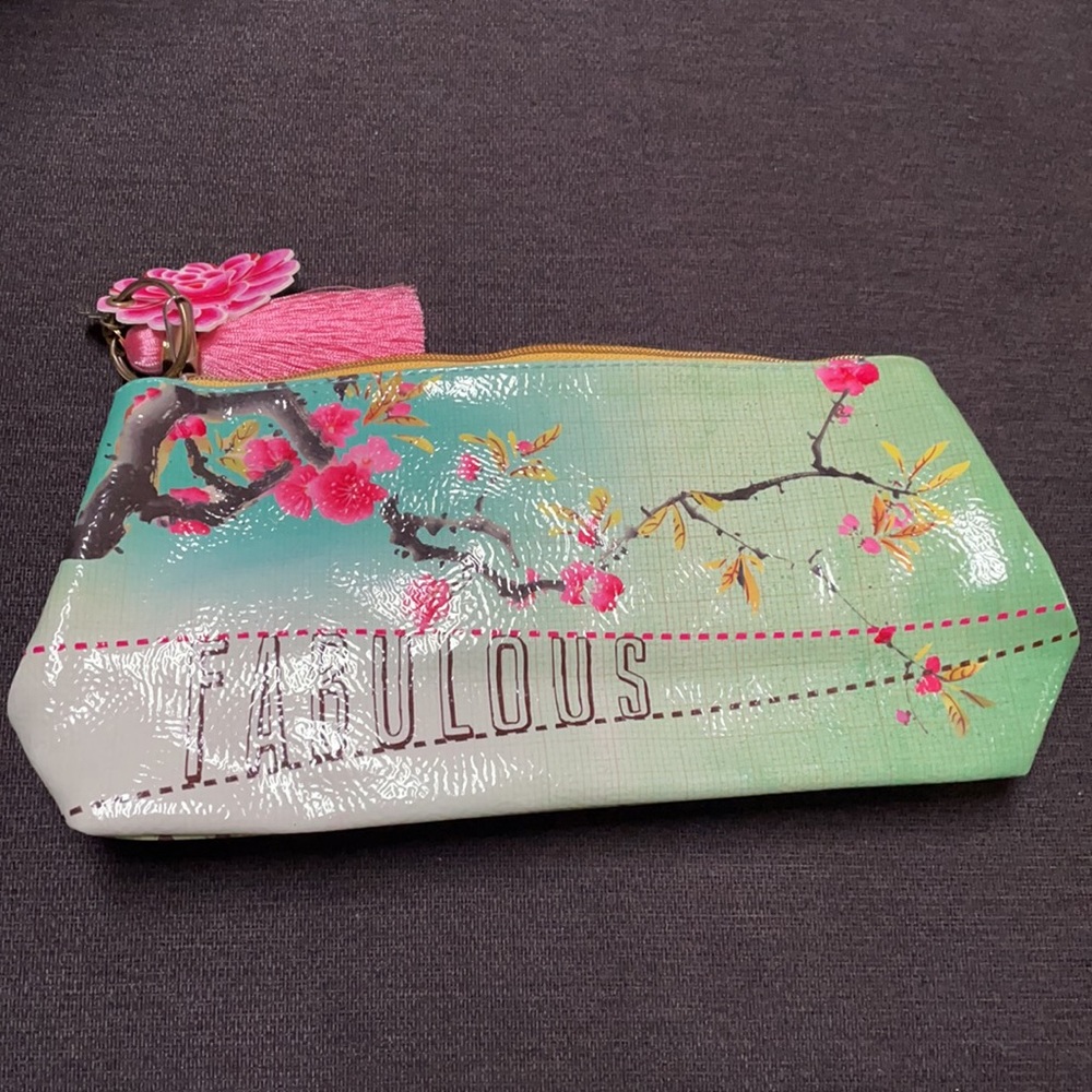 Makeup bag - Picture 2 of 3